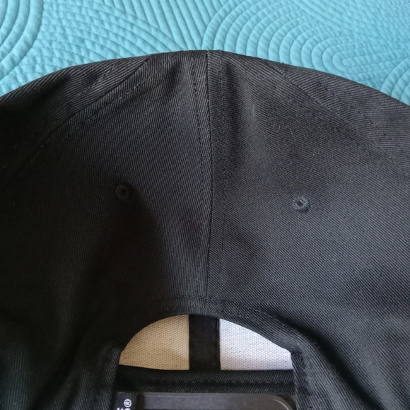 VANS Off The Wall Snap Back Black Hat Cap Embroidered Tan Logo - Picture 4 of 9